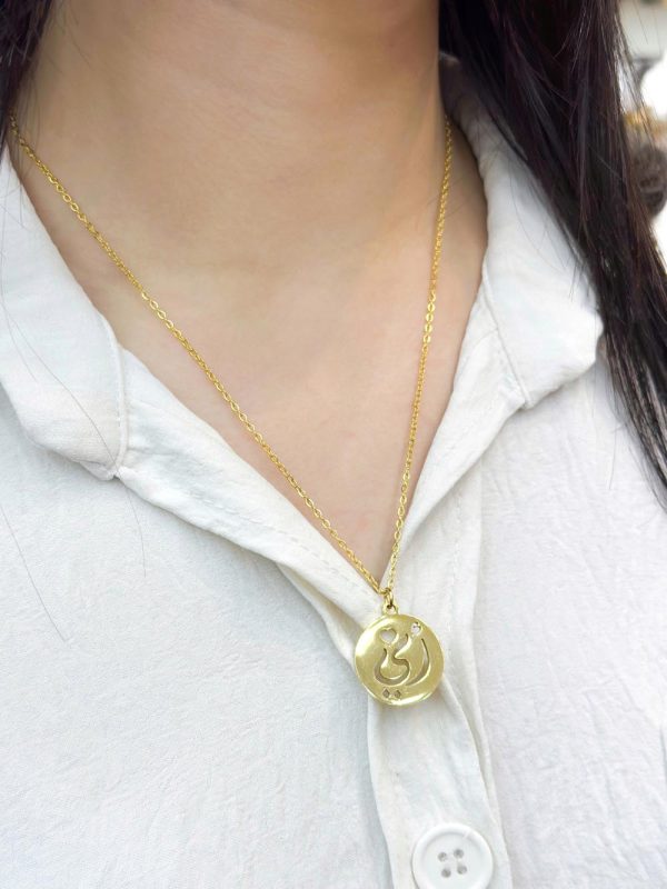 Collier en acier inoxydable avec pendentif “أمي” en arabe P011094