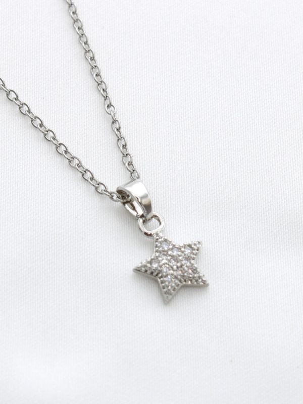 Collier argenté en acier inoxydable avec petite étoile P011870