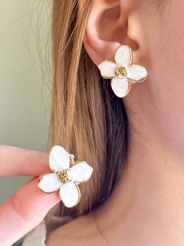 Boucles d’oreilles Rose Blanche – Motif floral délicat P012094
